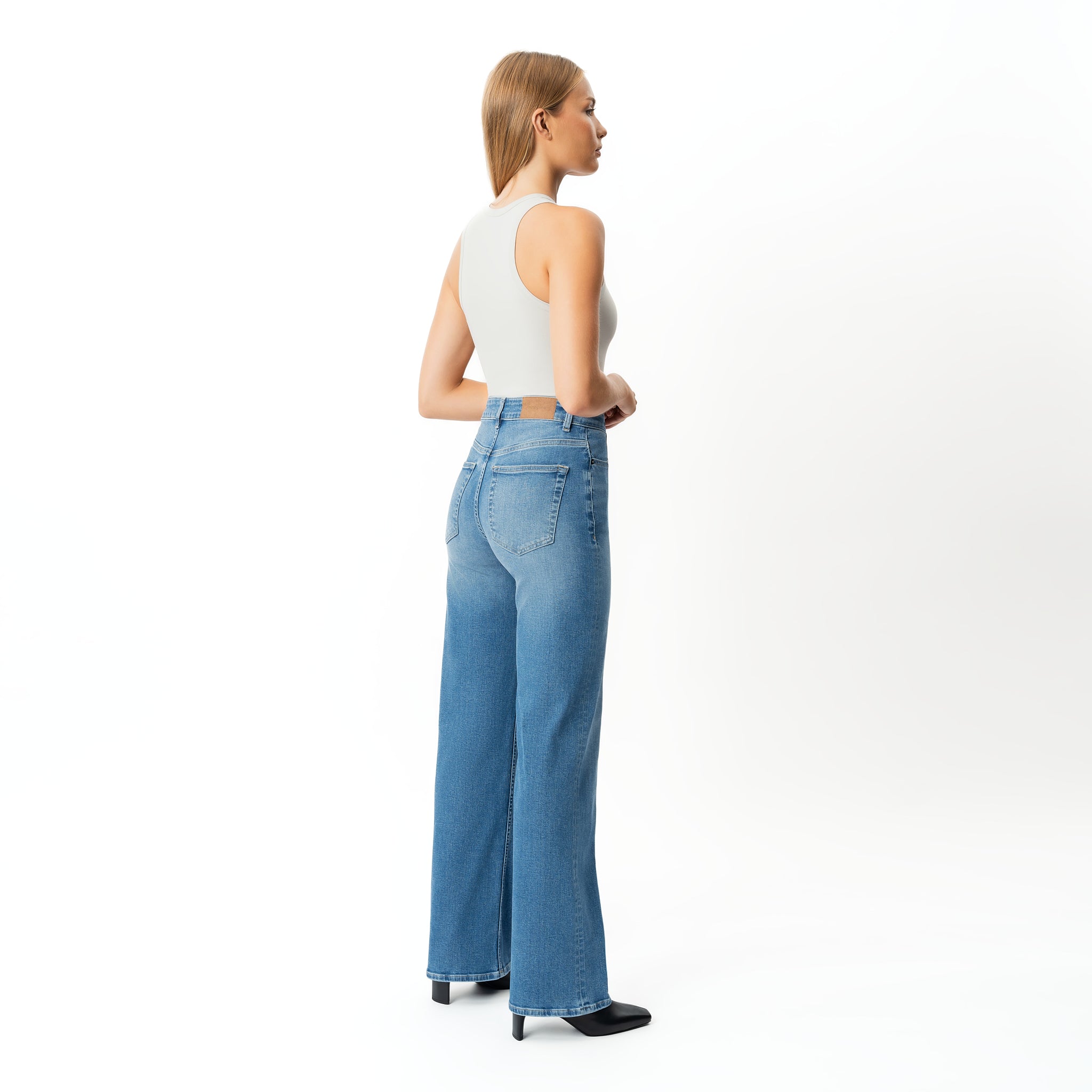 Relaxed ComfortDenim™ Jeans - Ninepine