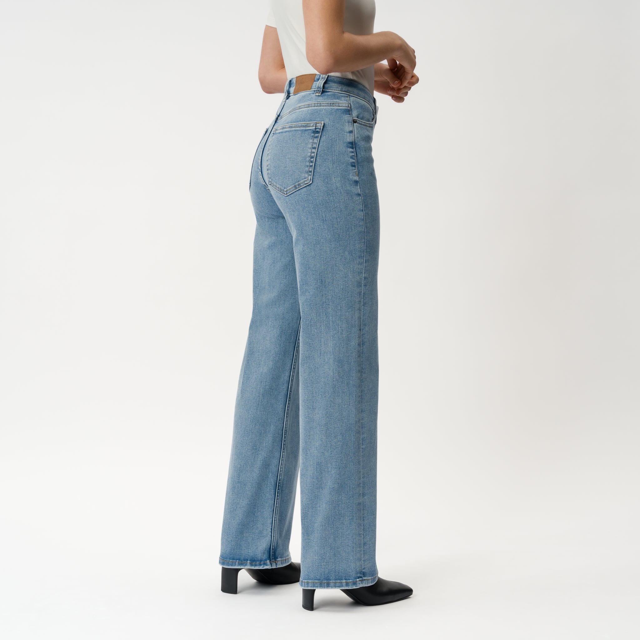 Relaxed ComfortDenim™ Jeans - Ninepine